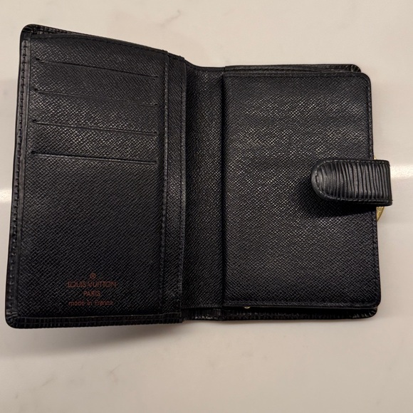 Black Louis Vuitton Kisslock Epi Bifold Wallet - Picture 3 of 8